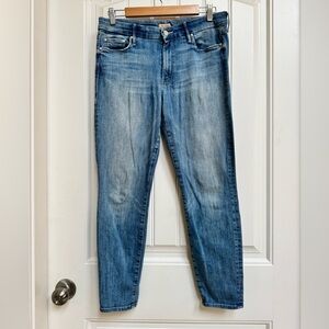 Mother Looker Crop Skinny Jean in Well Played (Light Wash). Size 29